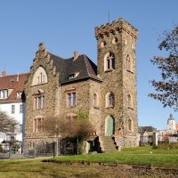 Historistisches Vorderschloss Ronneburg / Historistické předzámčí zámku Ronneburg
